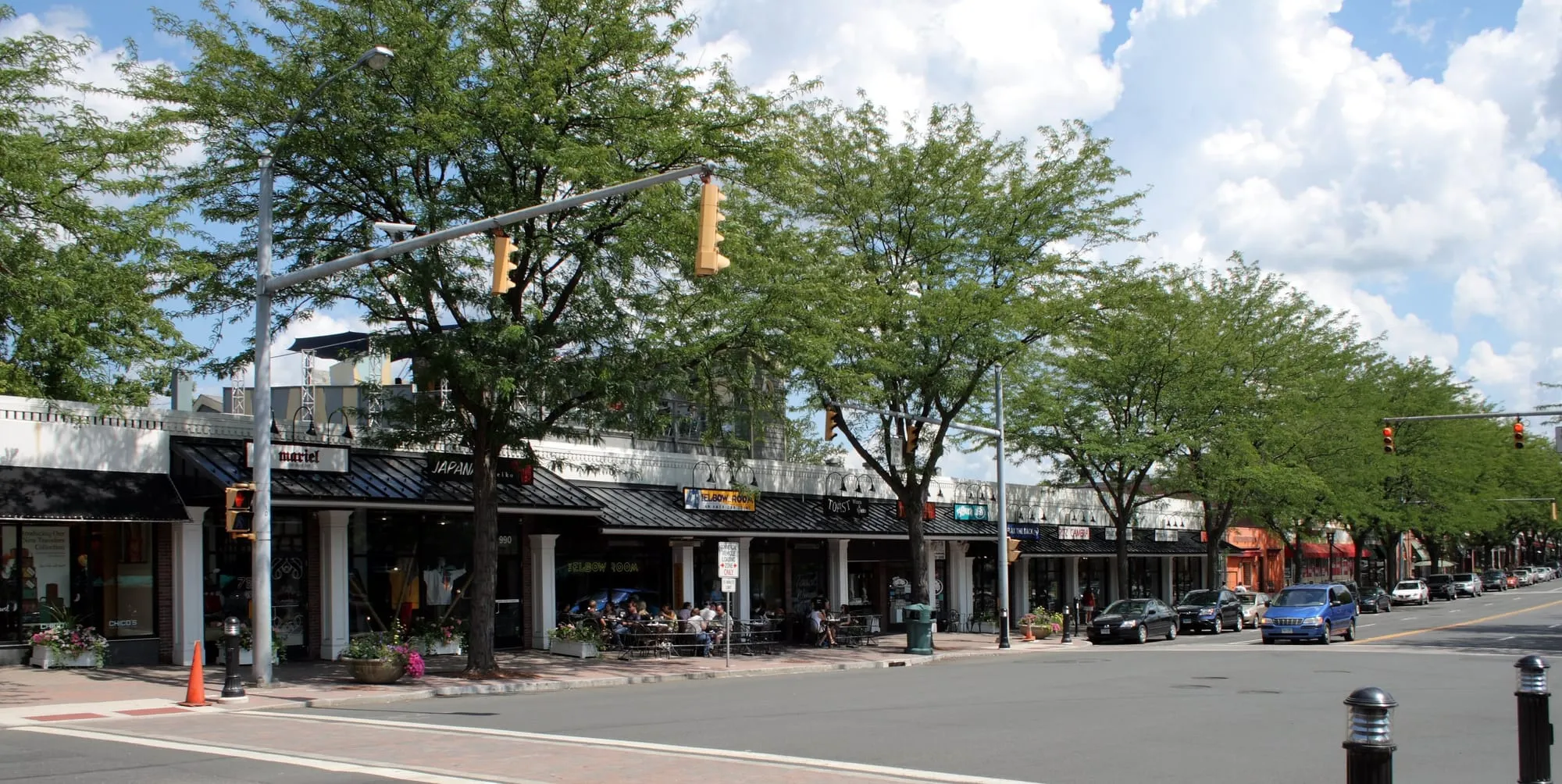 Shops and restaurants in West Hartford Center